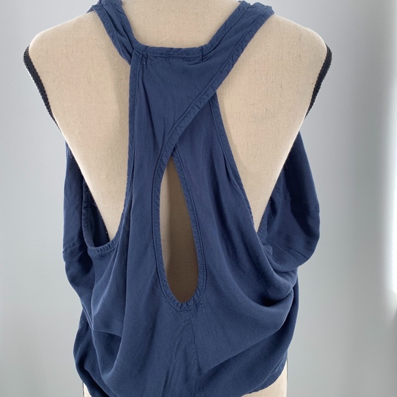 Cut Out Flowy Top - Picture 3 of 3